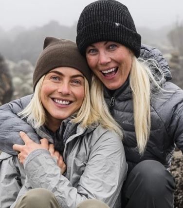 Marabeth Hough with her sister Julianne Hough
